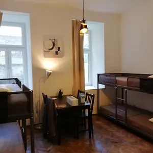Max Out Hostal Viena